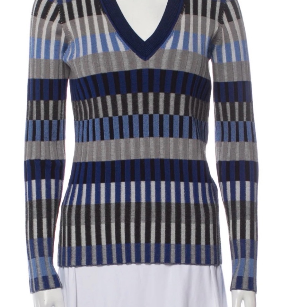 DIANE VON FURSTENBERG Women's Ribbed Blue gray Knit‎ V Neck Sweater Small